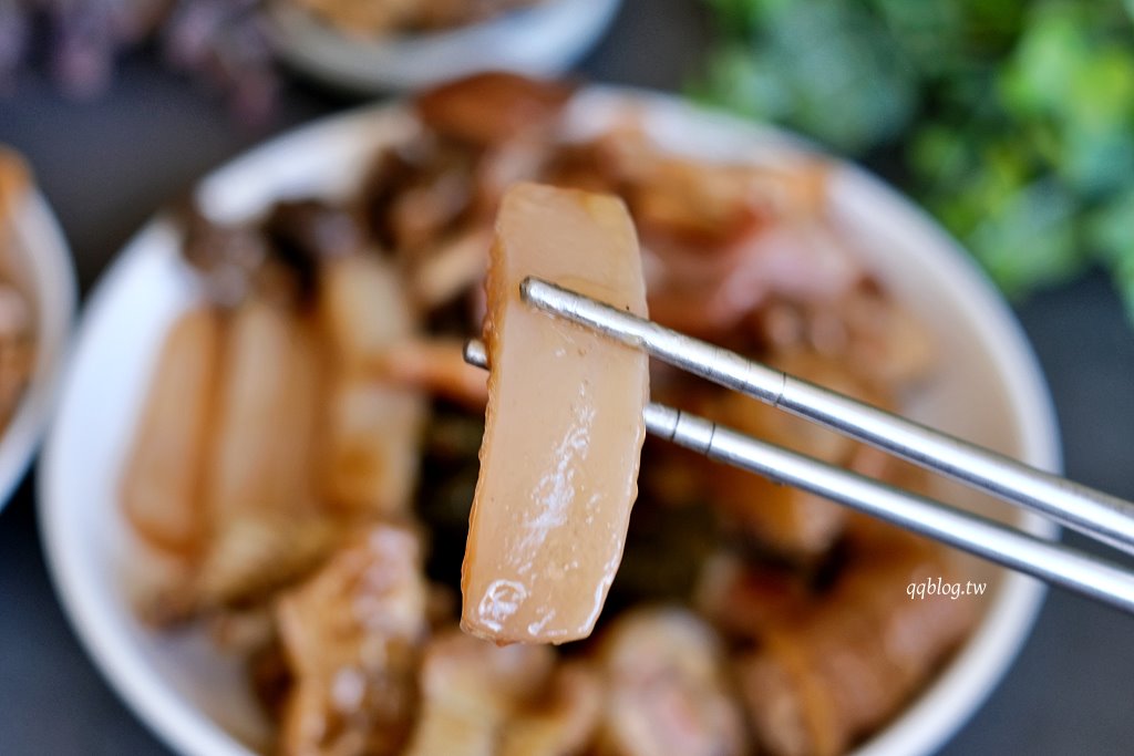 高雄鹽埕︱阿囉哈滷味．飄香超過一甲子的在地人氣滷味攤 @QQ的懶骨頭