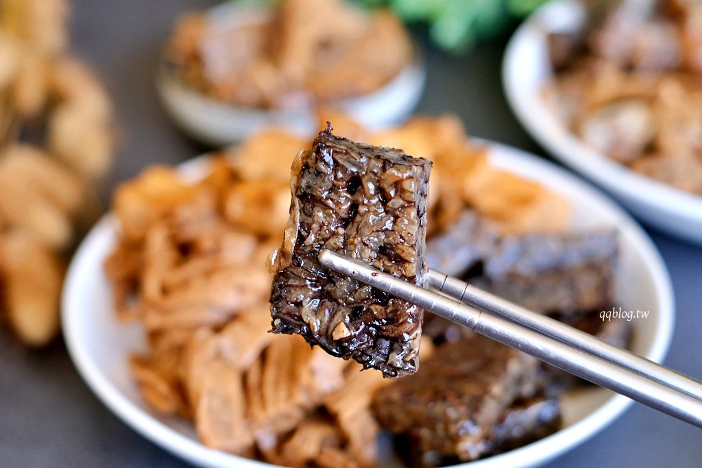 高雄鹽埕︱阿囉哈滷味．飄香超過一甲子的在地人氣滷味攤 @QQ的懶骨頭