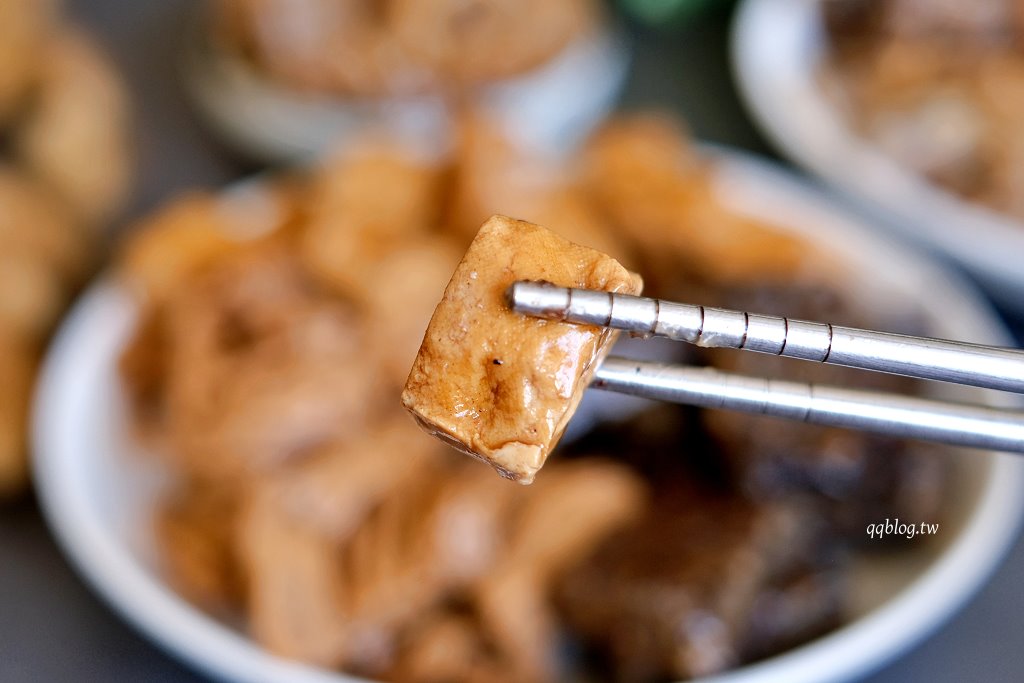 高雄鹽埕︱阿囉哈滷味．飄香超過一甲子的在地人氣滷味攤 @QQ的懶骨頭