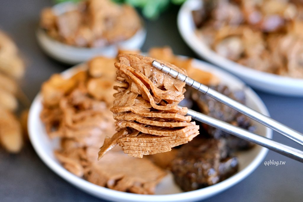 高雄鹽埕︱阿囉哈滷味．飄香超過一甲子的在地人氣滷味攤 @QQ的懶骨頭