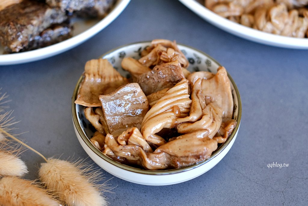 高雄鹽埕︱阿囉哈滷味．飄香超過一甲子的在地人氣滷味攤 @QQ的懶骨頭