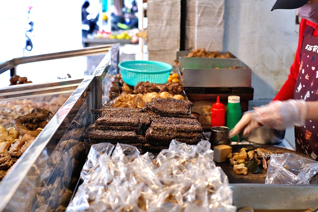高雄鹽埕︱大溝頂阿囉哈滷味 杏．鹽埕營業超過70年滷味，必點口香糖、海帶和蘭花干 @QQ的懶骨頭