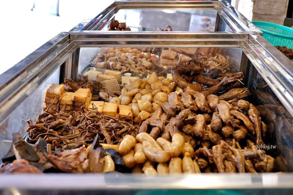 高雄鹽埕︱大溝頂阿囉哈滷味 杏．鹽埕營業超過70年滷味，必點口香糖、海帶和蘭花干 @QQ的懶骨頭