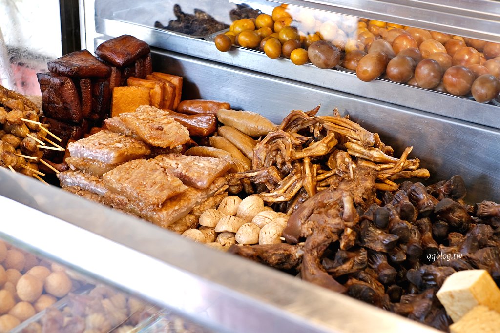 高雄鹽埕︱大溝頂阿囉哈滷味 杏．鹽埕營業超過70年滷味，必點口香糖、海帶和蘭花干 @QQ的懶骨頭