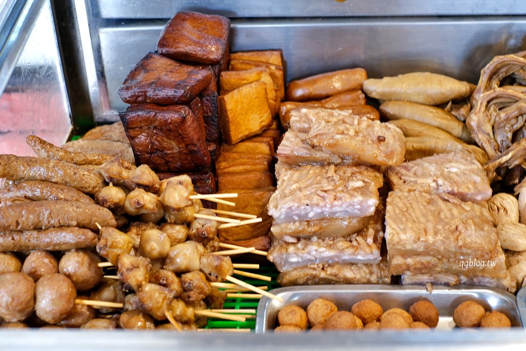 高雄鹽埕︱大溝頂阿囉哈滷味 杏．鹽埕營業超過70年滷味，必點口香糖、海帶和蘭花干 @QQ的懶骨頭