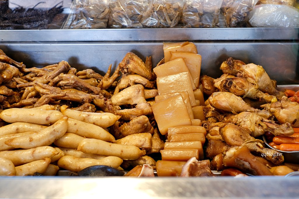 高雄鹽埕︱大溝頂阿囉哈滷味 杏．鹽埕營業超過70年滷味，必點口香糖、海帶和蘭花干 @QQ的懶骨頭