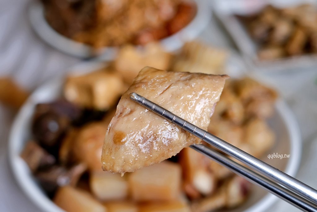 高雄鹽埕︱大溝頂阿囉哈滷味 杏．鹽埕營業超過70年滷味，必點口香糖、海帶和蘭花干 @QQ的懶骨頭