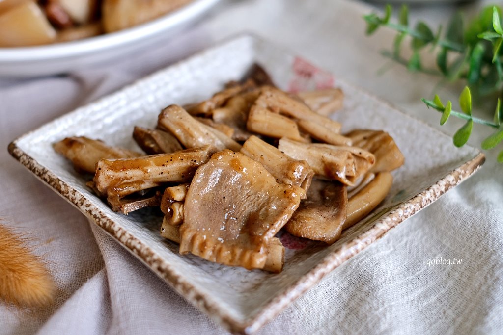 高雄鹽埕︱大溝頂阿囉哈滷味 杏．鹽埕營業超過70年滷味，必點口香糖、海帶和蘭花干 @QQ的懶骨頭
