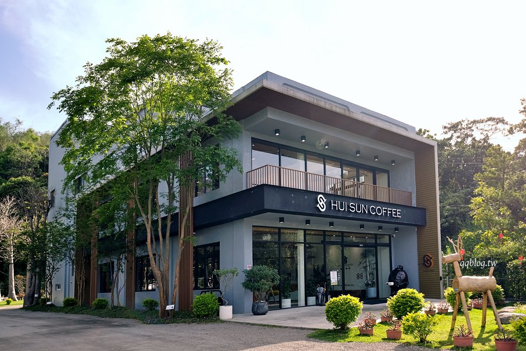 南投埔里︱惠蓀咖啡品牌館．愛爾蘭國道旁森林系咖啡館，享用台灣咖啡、簡餐、甜點 @QQ的懶骨頭