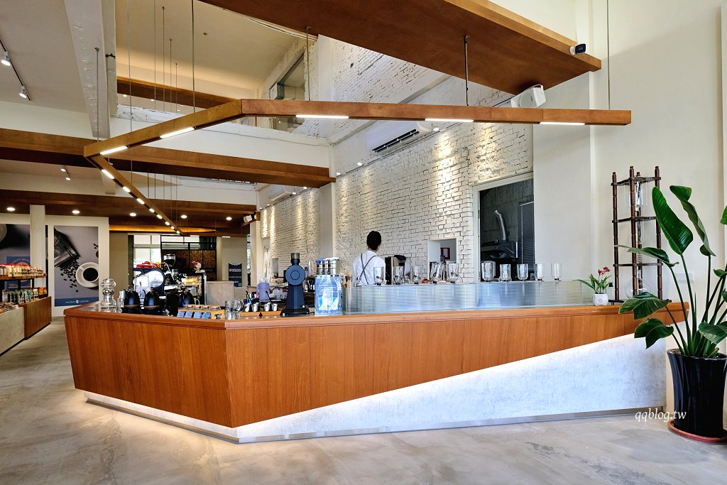 南投埔里︱惠蓀咖啡品牌館．愛爾蘭國道旁森林系咖啡館，享用台灣咖啡、簡餐、甜點 @QQ的懶骨頭