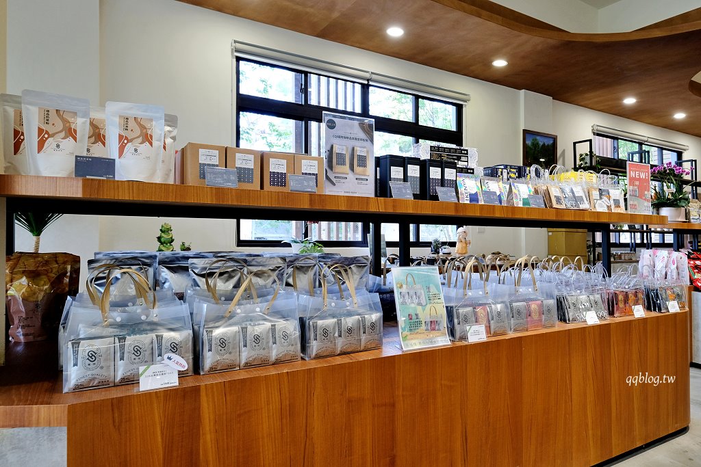 南投埔里︱惠蓀咖啡品牌館．愛爾蘭國道旁森林系咖啡館，享用台灣咖啡、簡餐、甜點 @QQ的懶骨頭