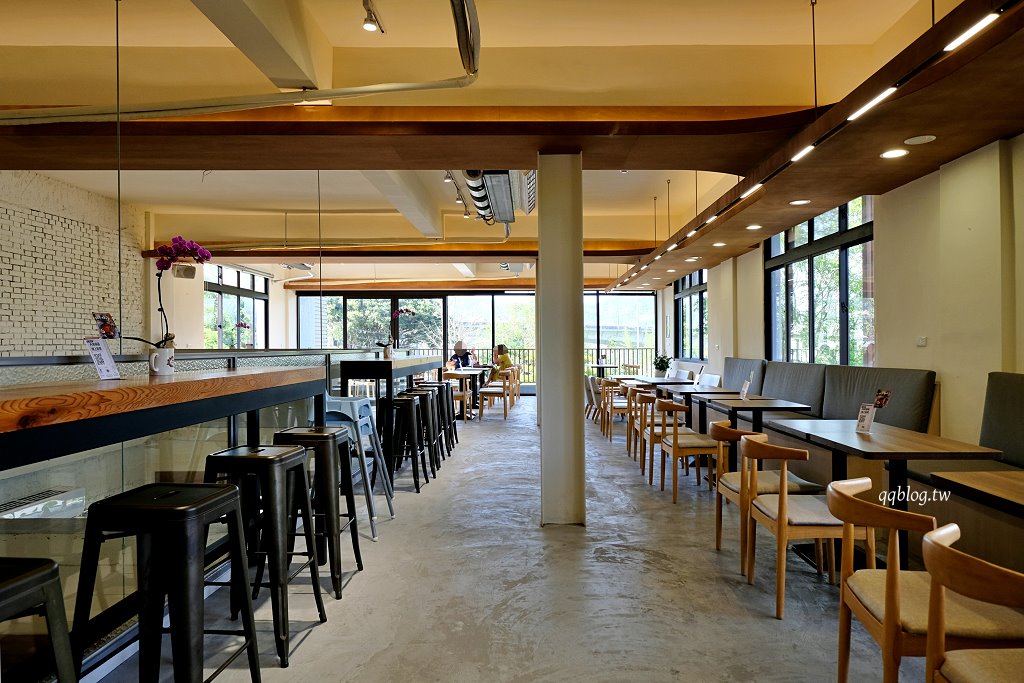 南投埔里︱惠蓀咖啡品牌館．愛爾蘭國道旁森林系咖啡館，享用台灣咖啡、簡餐、甜點 @QQ的懶骨頭