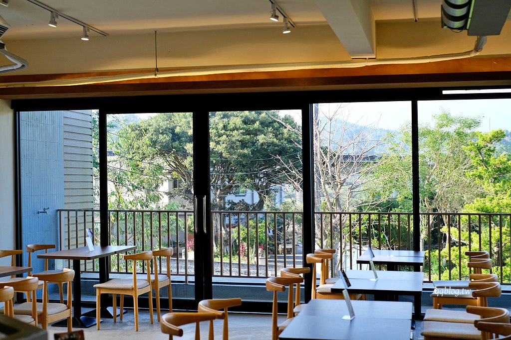 南投埔里︱惠蓀咖啡品牌館．愛爾蘭國道旁森林系咖啡館，享用台灣咖啡、簡餐、甜點 @QQ的懶骨頭