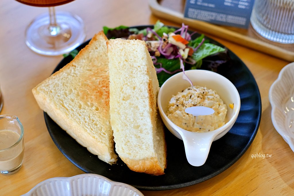 南投埔里︱惠蓀咖啡品牌館．愛爾蘭國道旁森林系咖啡館，享用台灣咖啡、簡餐、甜點 @QQ的懶骨頭