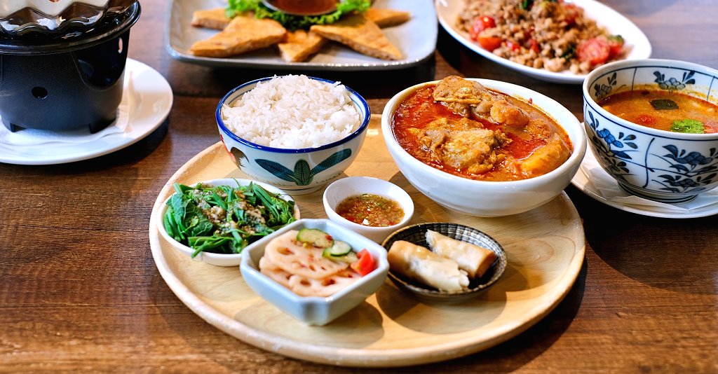 彰化︱北門口肉圓．在地營業60年的酥炸肉圓老店，一顆肉圓+一碗湯是標配 @QQ的懶骨頭