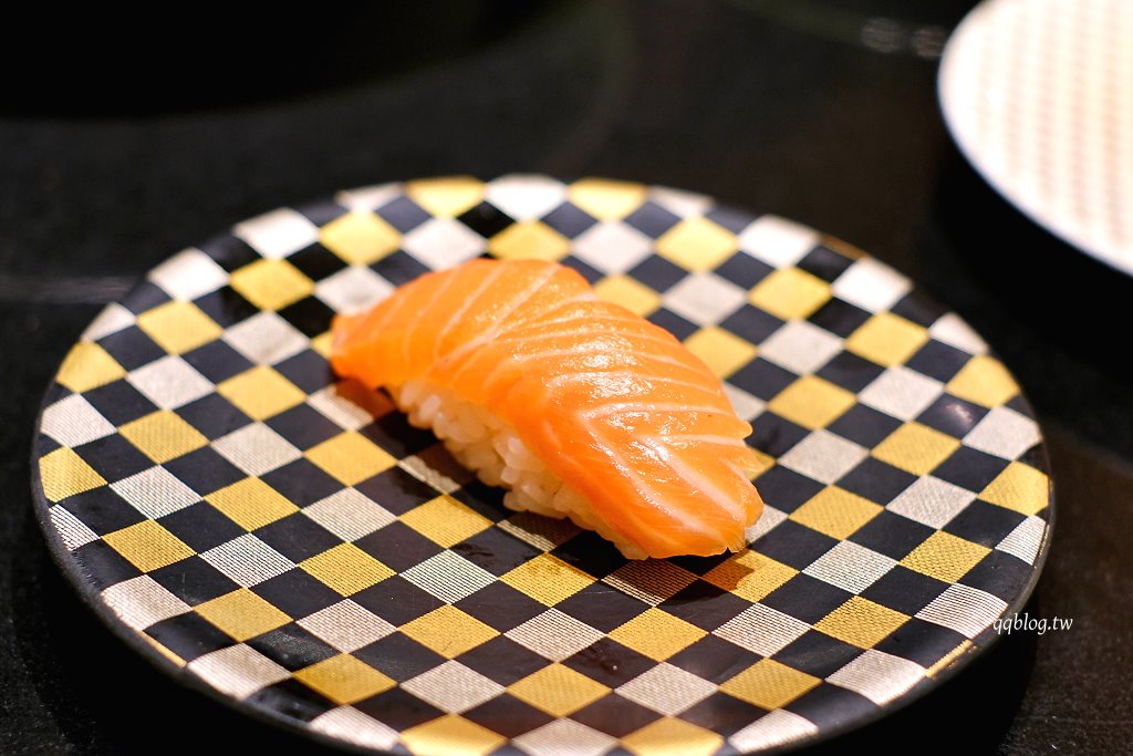 台中南屯︱大漁壽司．台中人氣壽司重新裝潢，環境寬敞大氣有濃厚的日式氛圍，嚴選當季季節漁獲產地直送 @QQ的懶骨頭