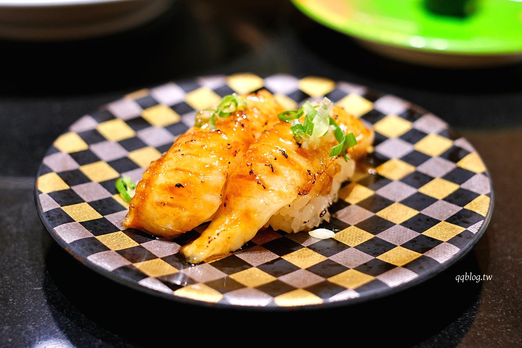 台中南屯︱大漁壽司．台中人氣壽司重新裝潢，環境寬敞大氣有濃厚的日式氛圍，嚴選當季季節漁獲產地直送 @QQ的懶骨頭