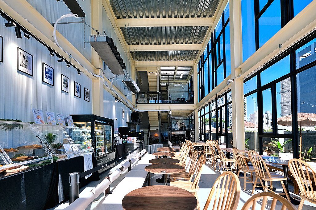 台中北屯︱Her CAFE 員工喝咖啡．不限時咖啡館，150元咖啡、飲品喝到飽，號稱台最美茶水間咖啡館 @QQ的懶骨頭