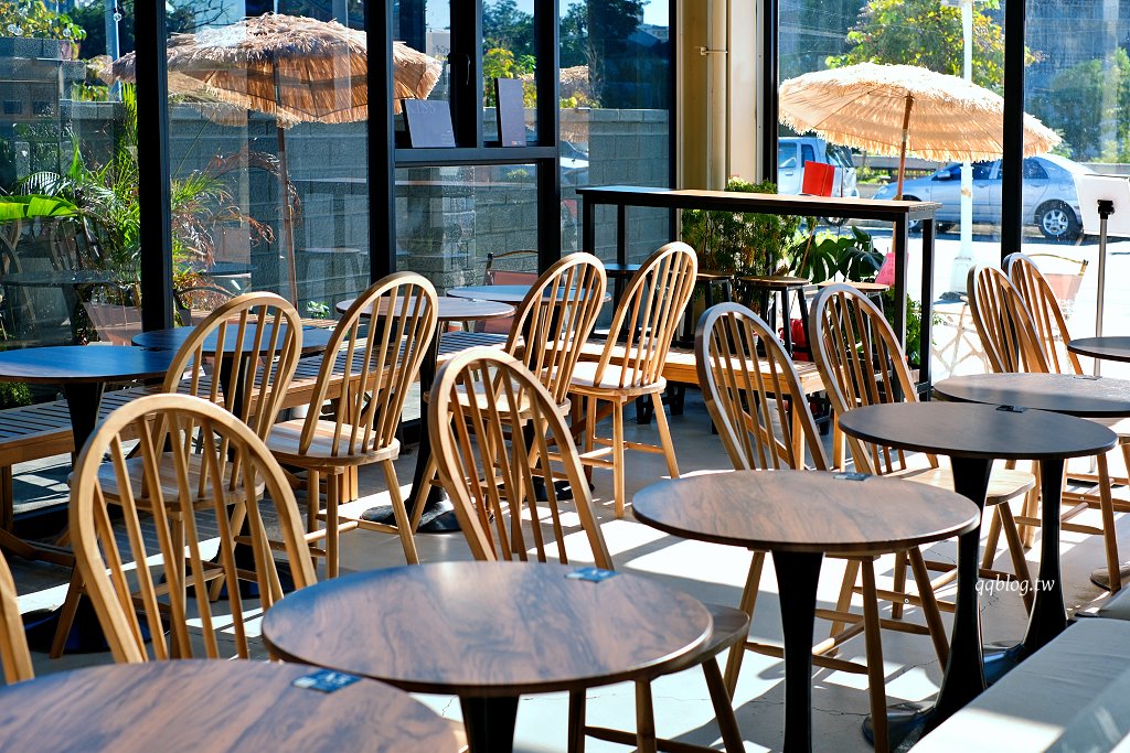 台中北屯︱Her CAFE 員工喝咖啡．不限時咖啡館，150元咖啡、飲品喝到飽，號稱台最美茶水間咖啡館 @QQ的懶骨頭