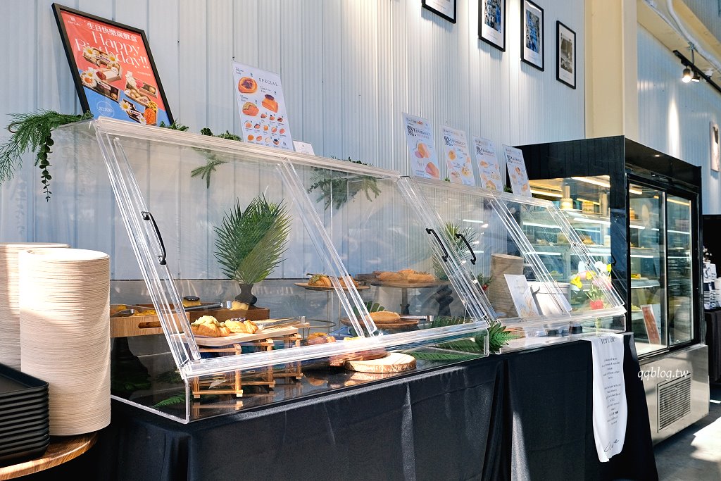 台中北屯︱Her CAFE 員工喝咖啡．不限時咖啡館，150元咖啡、飲品喝到飽，號稱台最美茶水間咖啡館 @QQ的懶骨頭