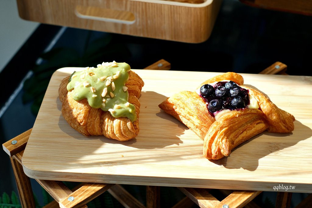 台中北屯︱Her CAFE 員工喝咖啡．不限時咖啡館，150元咖啡、飲品喝到飽，號稱台最美茶水間咖啡館 @QQ的懶骨頭