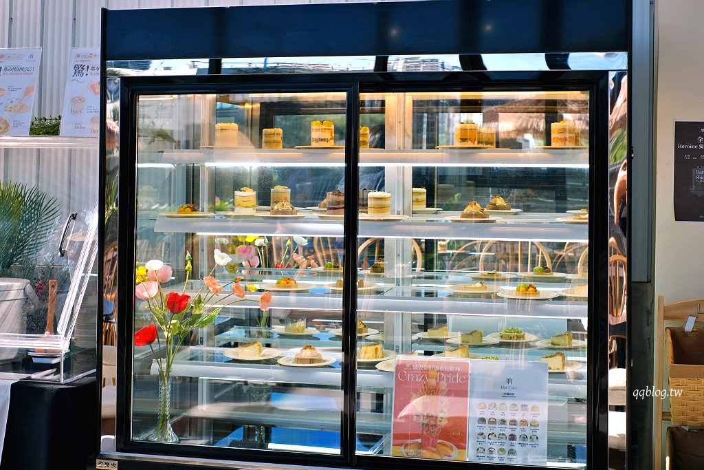 台中北屯︱Her CAFE 員工喝咖啡．不限時咖啡館，150元咖啡、飲品喝到飽，號稱台最美茶水間咖啡館 @QQ的懶骨頭