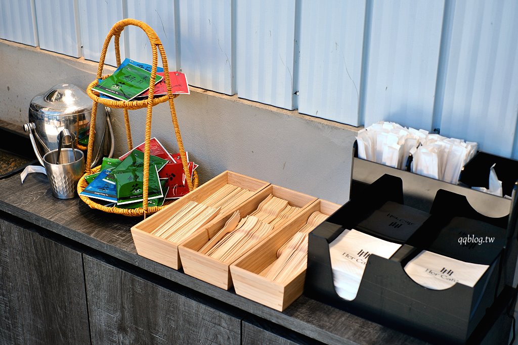 台中北屯︱Her CAFE 員工喝咖啡．不限時咖啡館，150元咖啡、飲品喝到飽，號稱台最美茶水間咖啡館 @QQ的懶骨頭