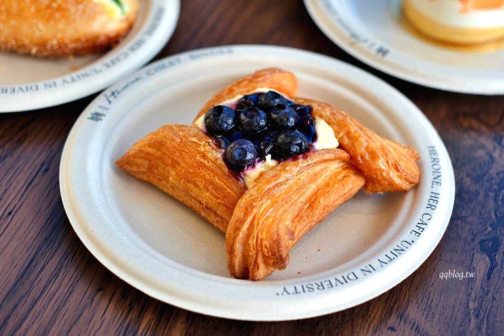 台中北屯︱Her CAFE 員工喝咖啡．不限時咖啡館，150元咖啡、飲品喝到飽，號稱台最美茶水間咖啡館 @QQ的懶骨頭