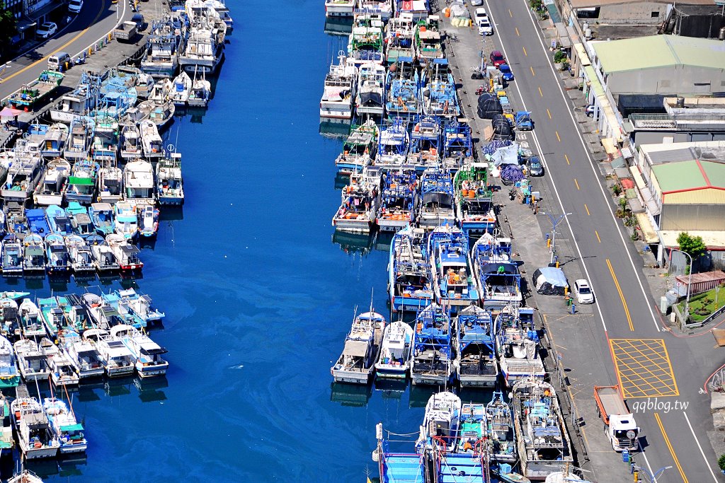 宜蘭蘇澳︱南方澳觀景臺.俯瞰南方澳漁港壯麗景色,180度零死角遠眺筆架山、豆腐岬、內埤沙灘 @QQ的懶骨頭 宜蘭蘇澳︱南方澳觀景臺.俯瞰南方澳漁港壯麗景色,180度零死角遠眺筆架山、豆腐岬、內埤沙灘 @QQ的懶骨頭