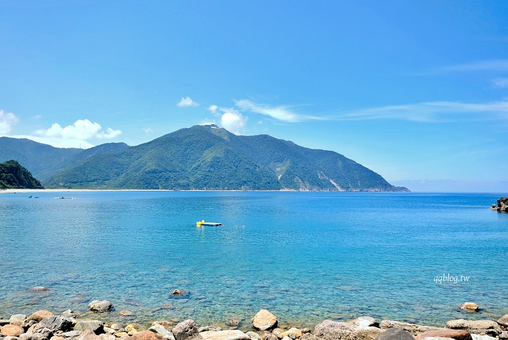 宜蘭東澳︱粉鳥林漁港秘境．漸層的藍色海水超級夢幻，有台版下龍灣之稱 @QQ的懶骨頭