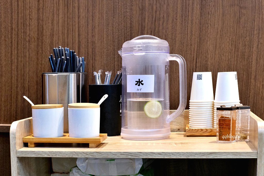 台中北區︱蓮尾一鳴 豚骨拉麵專門店.濃郁系湯頭很日式,香氣十足 @QQ的懶骨頭 台中北區︱蓮尾一鳴 豚骨拉麵專門店.濃郁系湯頭很日式,香氣十足 @QQ的懶骨頭