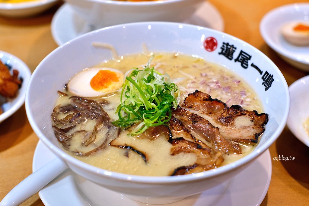 台中北區︱蓮尾一鳴 豚骨拉麵專門店．濃郁系湯頭很日式，香氣十足 @QQ的懶骨頭