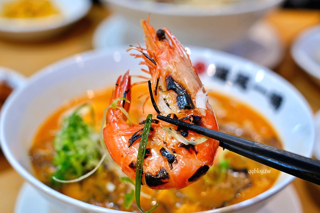 台中北區︱蓮尾一鳴 豚骨拉麵專門店.濃郁系湯頭很日式,香氣十足 @QQ的懶骨頭 台中北區︱蓮尾一鳴 豚骨拉麵專門店.濃郁系湯頭很日式,香氣十足 @QQ的懶骨頭