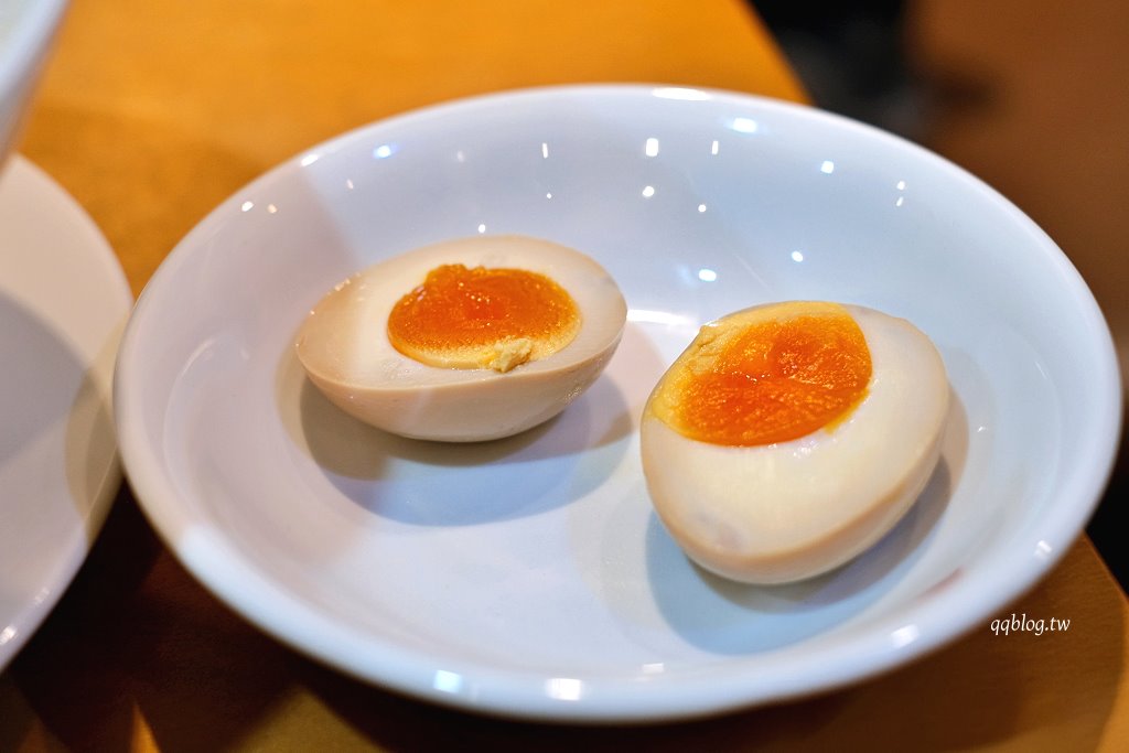 台中北區︱蓮尾一鳴 豚骨拉麵專門店.濃郁系湯頭很日式,香氣十足 @QQ的懶骨頭 台中北區︱蓮尾一鳴 豚骨拉麵專門店.濃郁系湯頭很日式,香氣十足 @QQ的懶骨頭