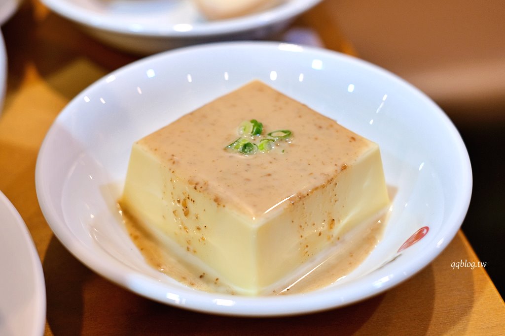 台中北區︱蓮尾一鳴 豚骨拉麵專門店．濃郁系湯頭很日式，香氣十足 @QQ的懶骨頭