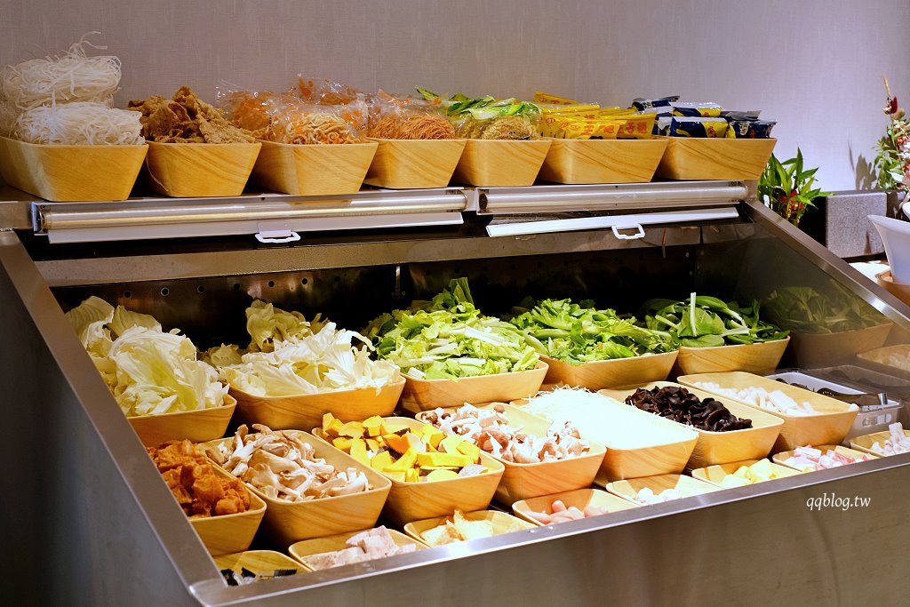 台南安南︱初鍋．每日現熬大骨湯頭，蔬菜、飲料、冰品自助吃到飽 @QQ的懶骨頭