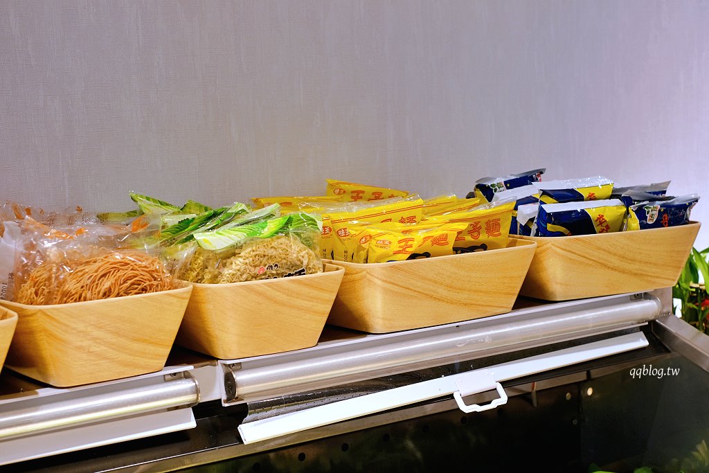 台南安南︱初鍋．每日現熬大骨湯頭，蔬菜、飲料、冰品自助吃到飽 @QQ的懶骨頭