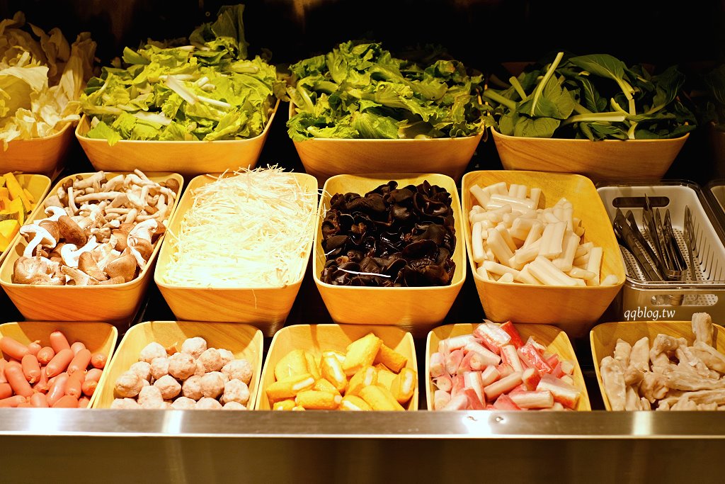 台南安南︱初鍋．每日現熬大骨湯頭，蔬菜、飲料、冰品自助吃到飽 @QQ的懶骨頭