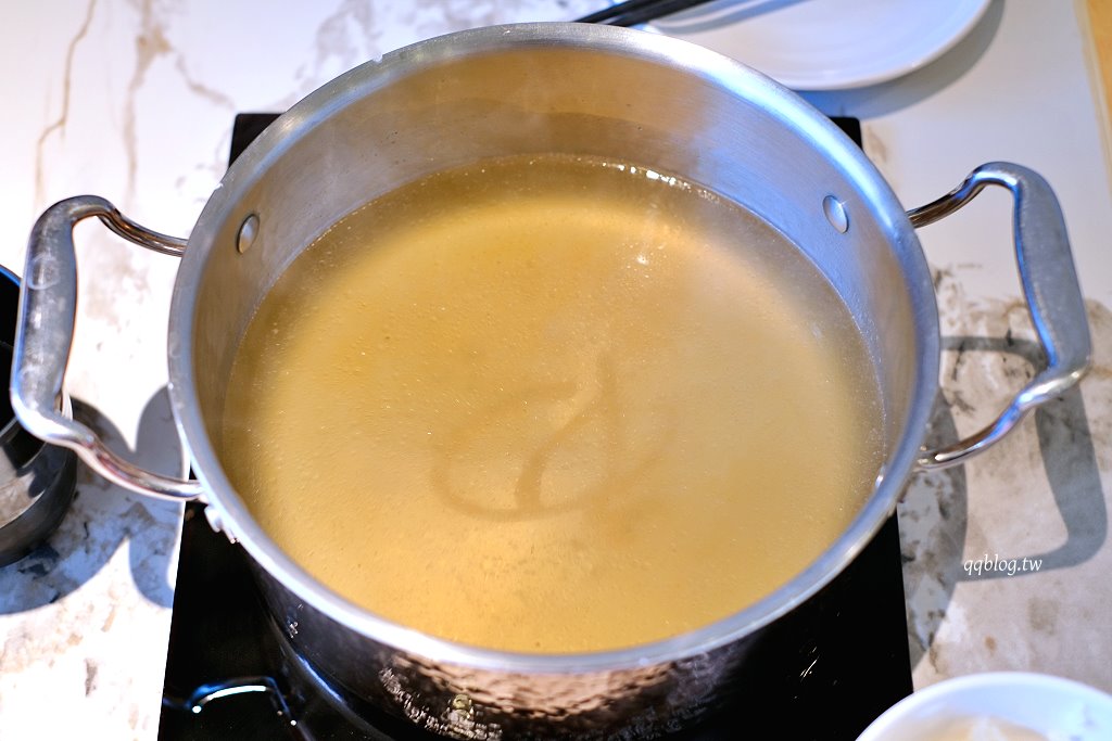 台南安南︱初鍋．每日現熬大骨湯頭，蔬菜、飲料、冰品自助吃到飽 @QQ的懶骨頭