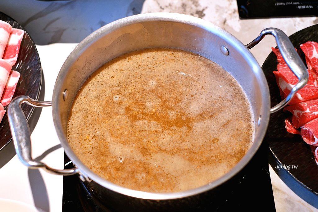 台南安南︱初鍋．每日現熬大骨湯頭，蔬菜、飲料、冰品自助吃到飽 @QQ的懶骨頭