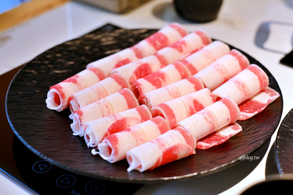 台南安南︱初鍋．每日現熬大骨湯頭，蔬菜、飲料、冰品自助吃到飽 @QQ的懶骨頭