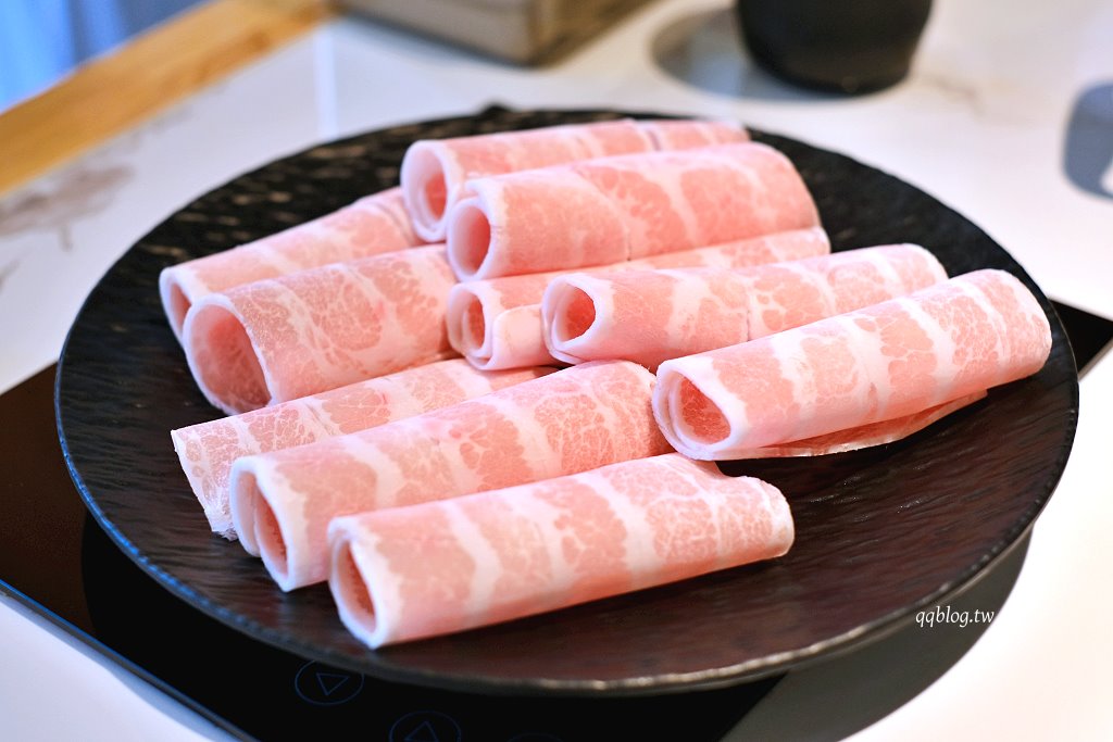 台南安南︱初鍋．每日現熬大骨湯頭，蔬菜、飲料、冰品自助吃到飽 @QQ的懶骨頭