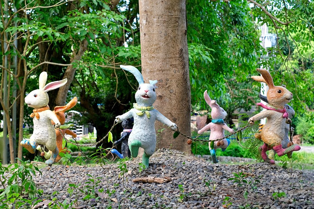 宜蘭礁溪︱礁溪溫泉公園．溫泉公園免費泡腳池，幾米兔子廣場裡有可愛兔兔出沒，超可愛 @QQ的懶骨頭