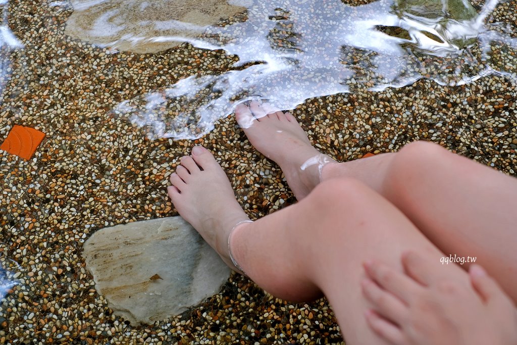 宜蘭礁溪︱礁溪溫泉公園．溫泉公園免費泡腳池，幾米兔子廣場裡有可愛兔兔出沒，超可愛 @QQ的懶骨頭