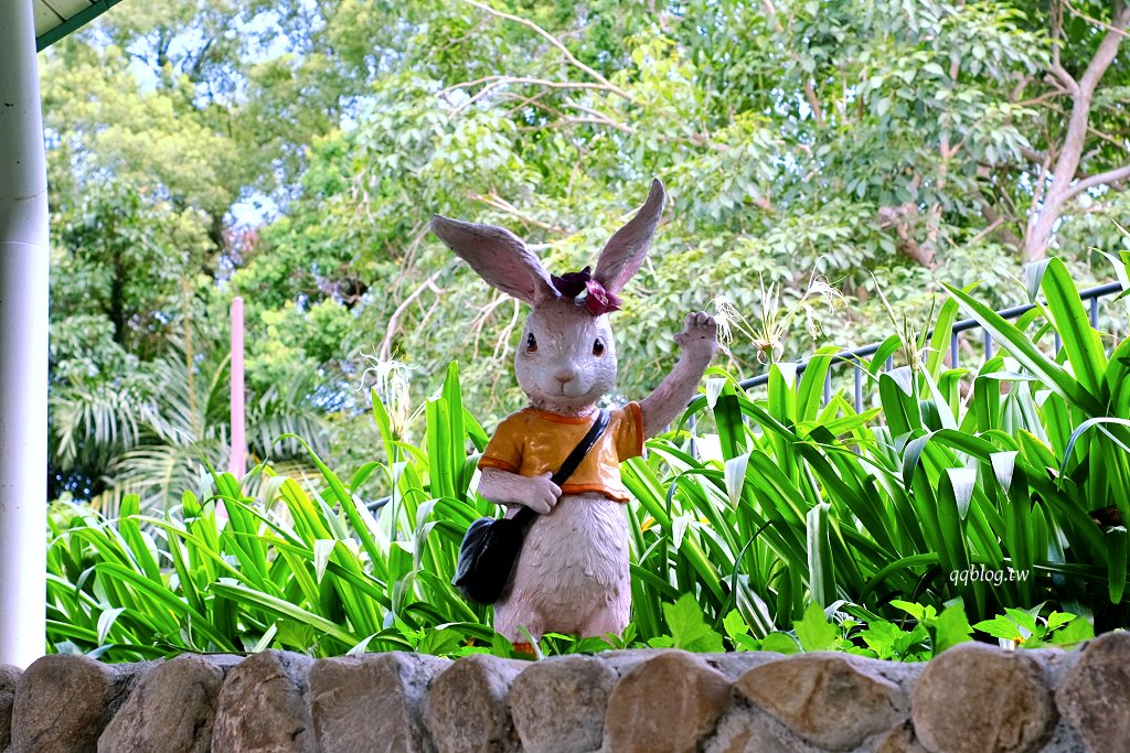 宜蘭礁溪︱礁溪溫泉公園．溫泉公園免費泡腳池，幾米兔子廣場裡有可愛兔兔出沒，超可愛 @QQ的懶骨頭