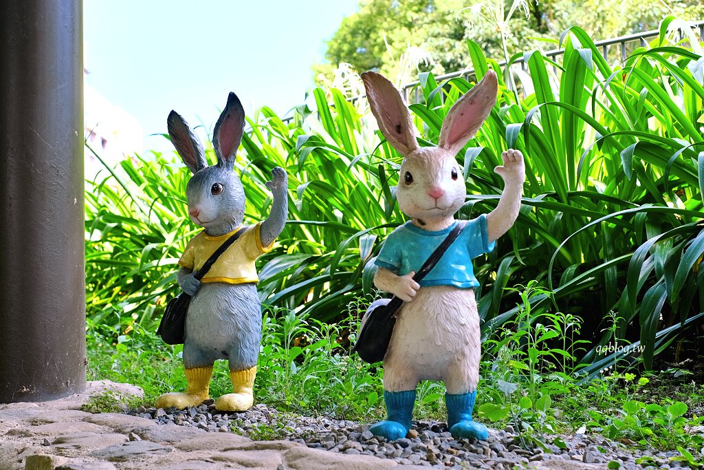 宜蘭礁溪︱礁溪溫泉公園．溫泉公園免費泡腳池，幾米兔子廣場裡有可愛兔兔出沒，超可愛 @QQ的懶骨頭