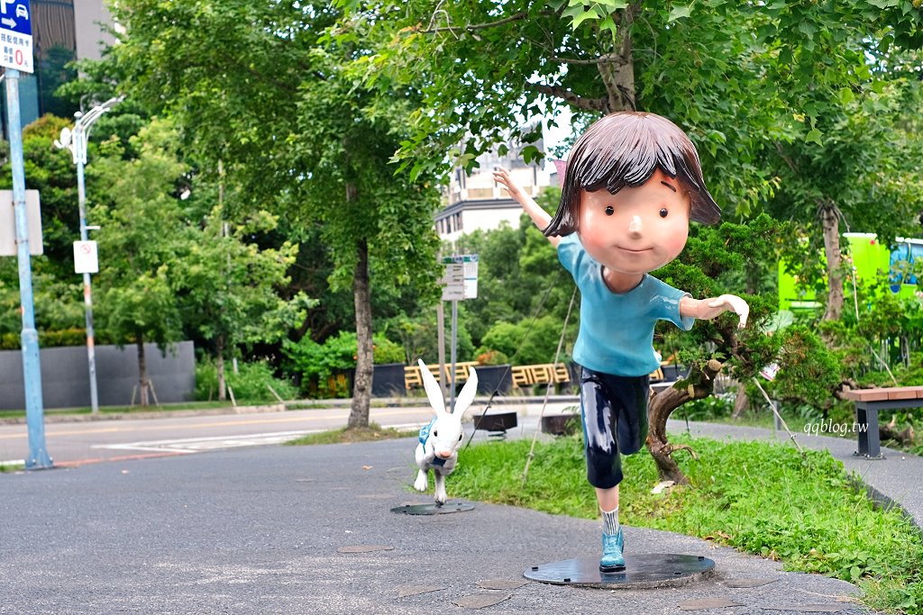 宜蘭礁溪︱礁溪溫泉公園．溫泉公園免費泡腳池，幾米兔子廣場裡有可愛兔兔出沒，超可愛 @QQ的懶骨頭