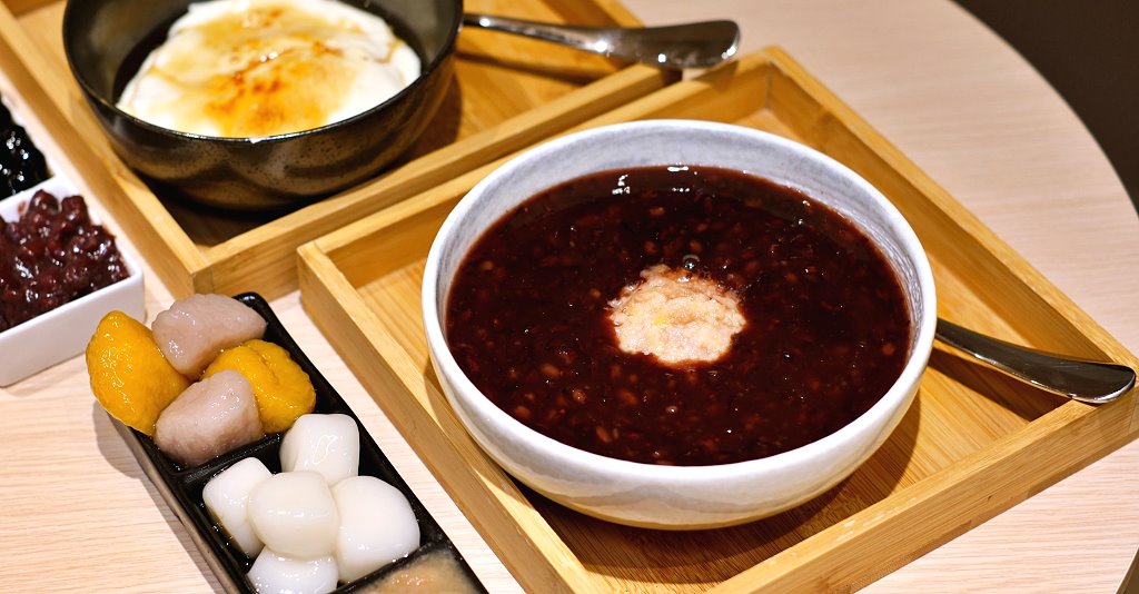 台中大雅︱向陽樓刀削麵．以機器人取代人工的刀削麵，麵條Q彈有嚼勁，一試成主顧，三不五時就會想念… @QQ的懶骨頭