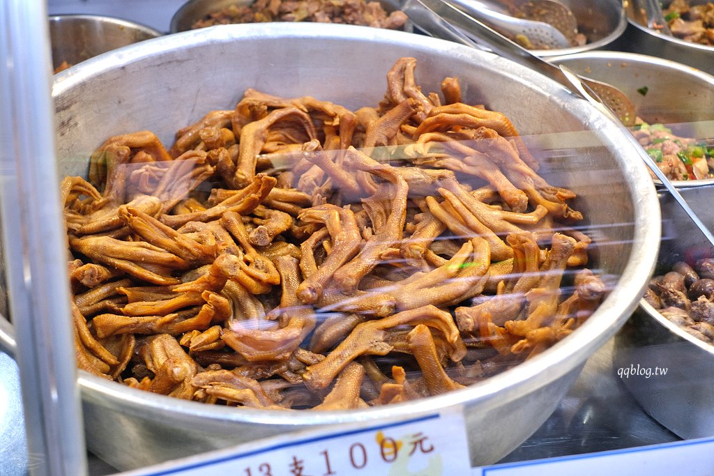 宜蘭礁溪︱鴨喜露滷味專賣．飄香50餘年的唰嘴滷味，一口接一口停不下來，讓人吮指回味 @QQ的懶骨頭