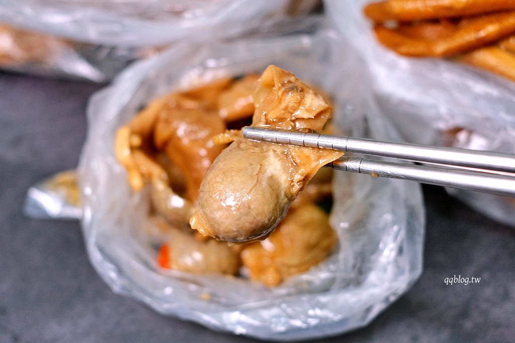 宜蘭礁溪︱鴨喜露滷味專賣．飄香50餘年的唰嘴滷味，一口接一口停不下來，讓人吮指回味 @QQ的懶骨頭